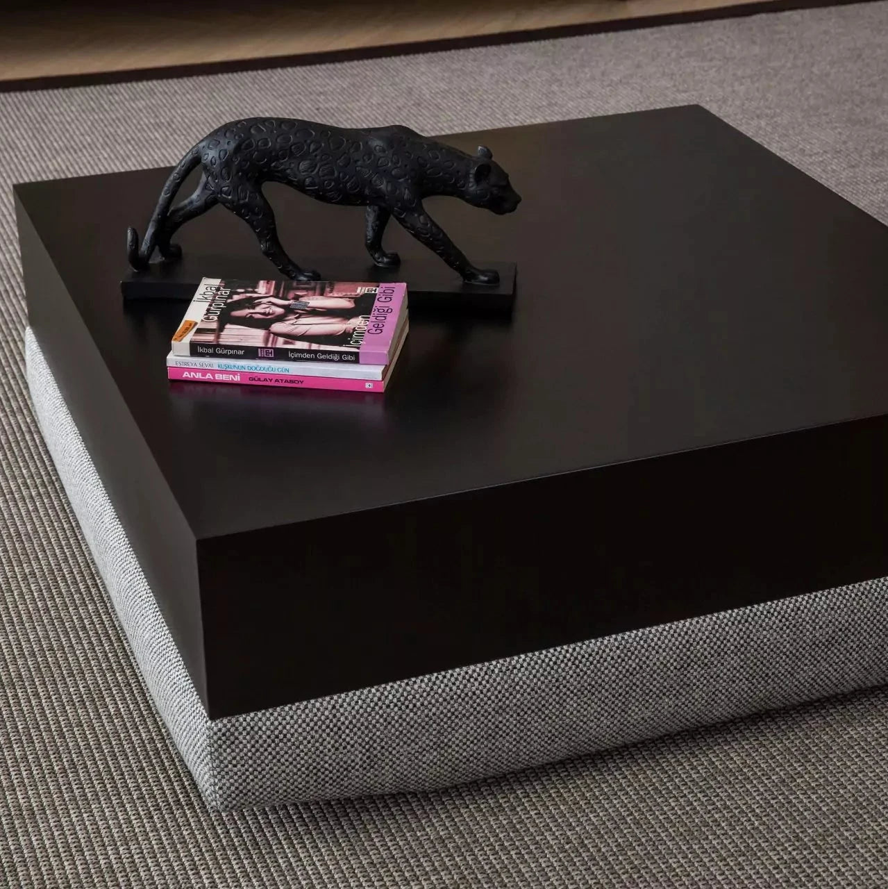 Grand Luxury - Sofa Set | Versace middle table