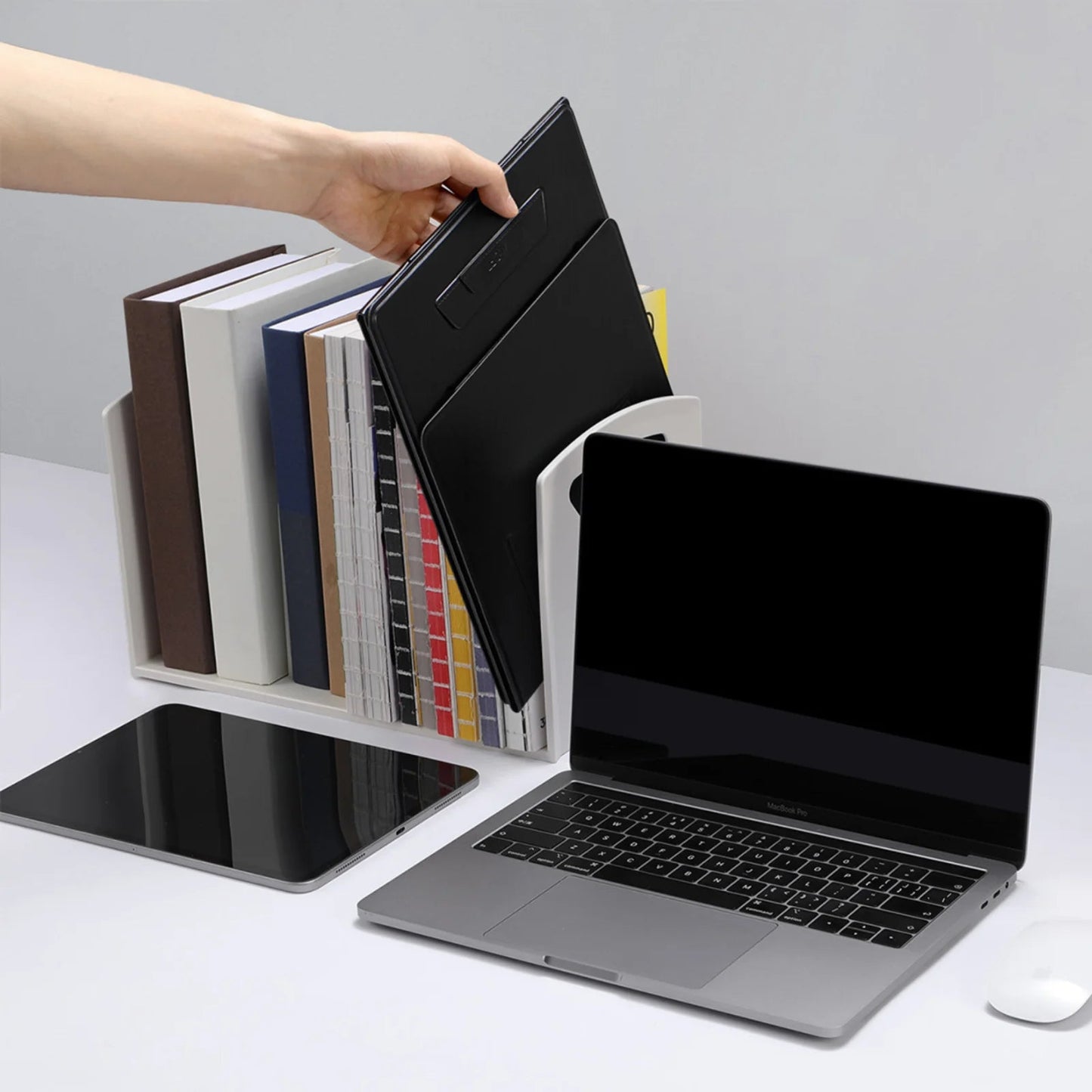 MOFT Foldable 5-in-1 Z Laptop Desk SIT-Stand Alamat Qatar