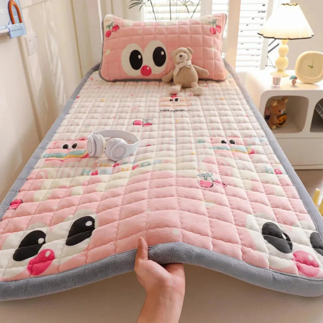 Mattress Topper Cover – Waterproof Bed Sheet Protector with 4-Side Elastic Strap