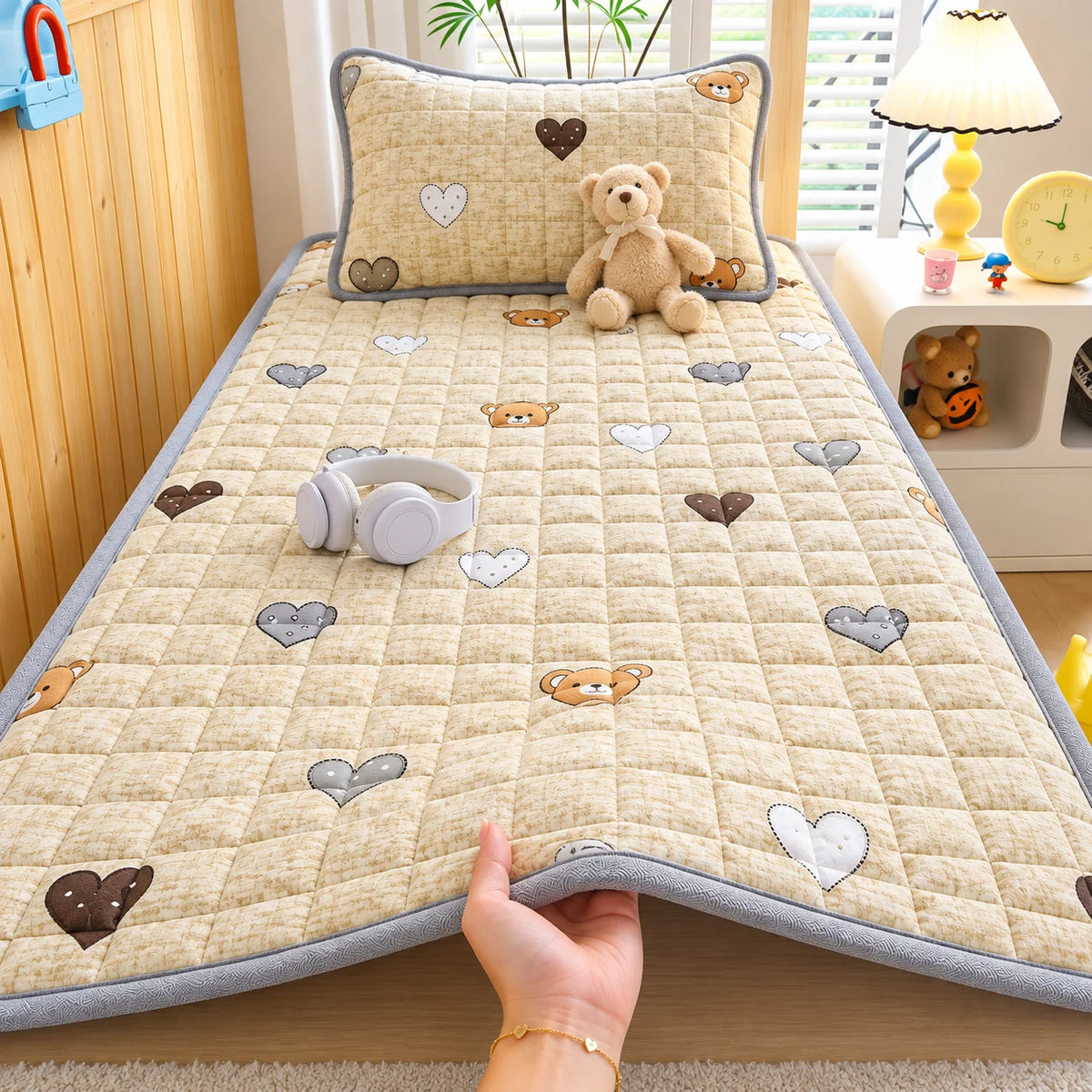Mattress Topper Cover – Waterproof Bed Sheet Protector with 4-Side Elastic Strap