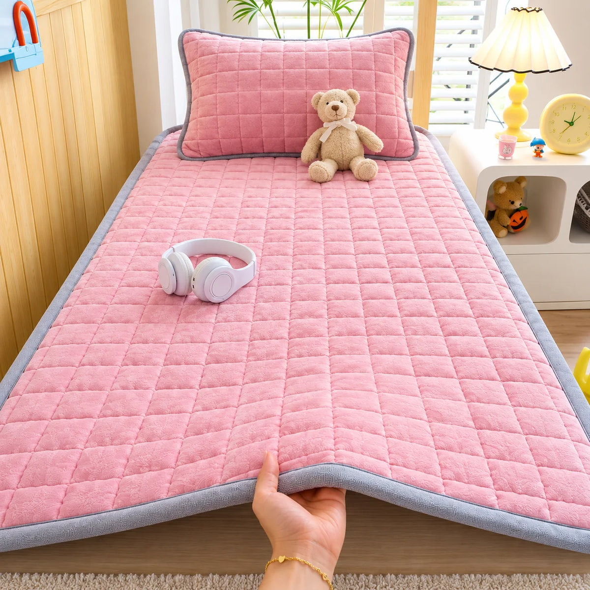 Mattress Topper Cover – Waterproof Bed Sheet Protector with 4-Side Elastic Strap