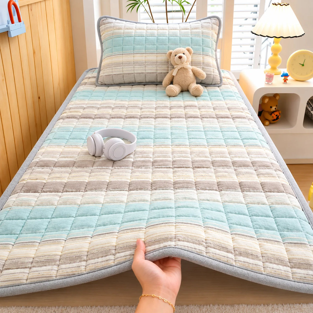 Mattress Topper Cover – Waterproof Bed Sheet Protector with 4-Side Elastic Strap