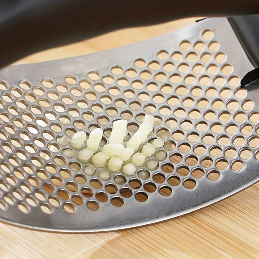 Buy Garlic Press, Grinder & Chopper Online in Qatar! 