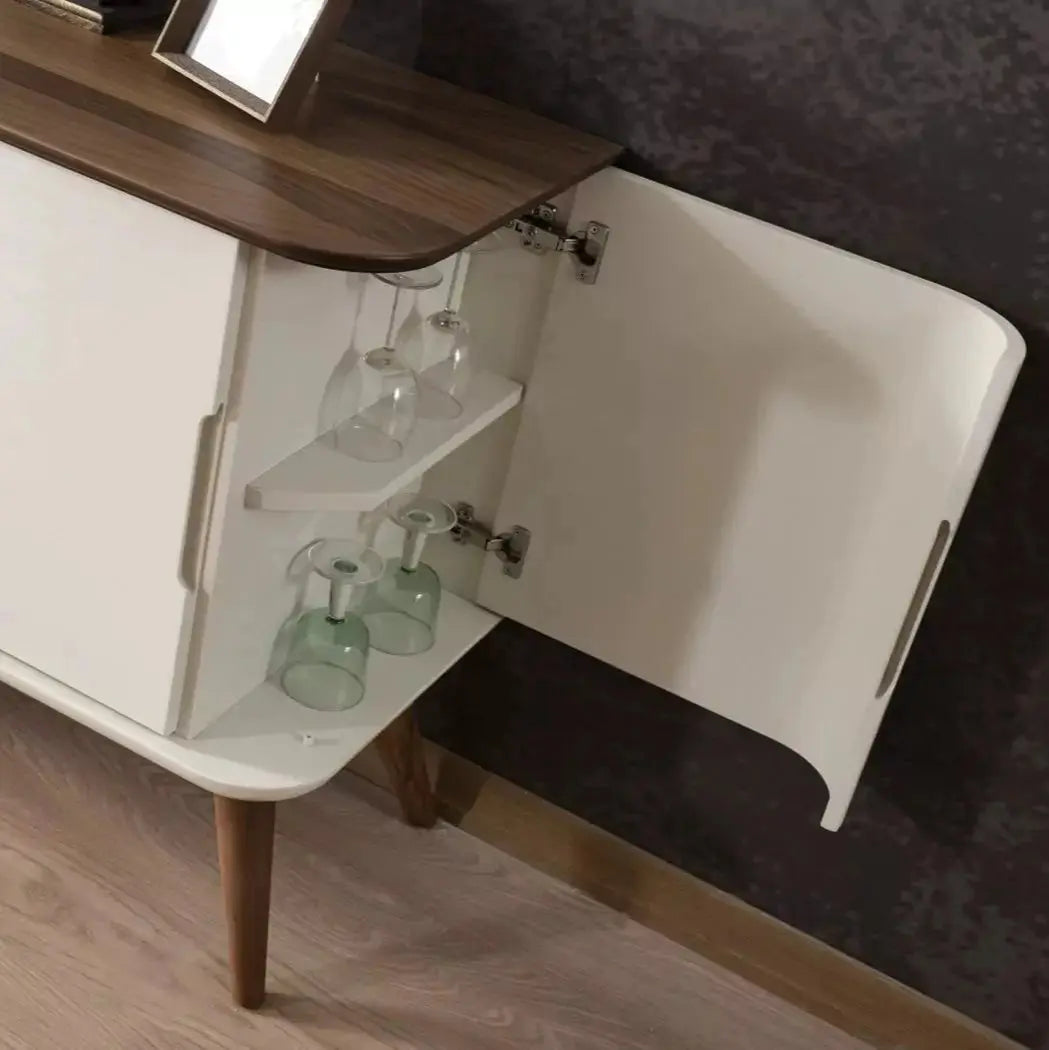 Chello Dining Room Set - table side view
