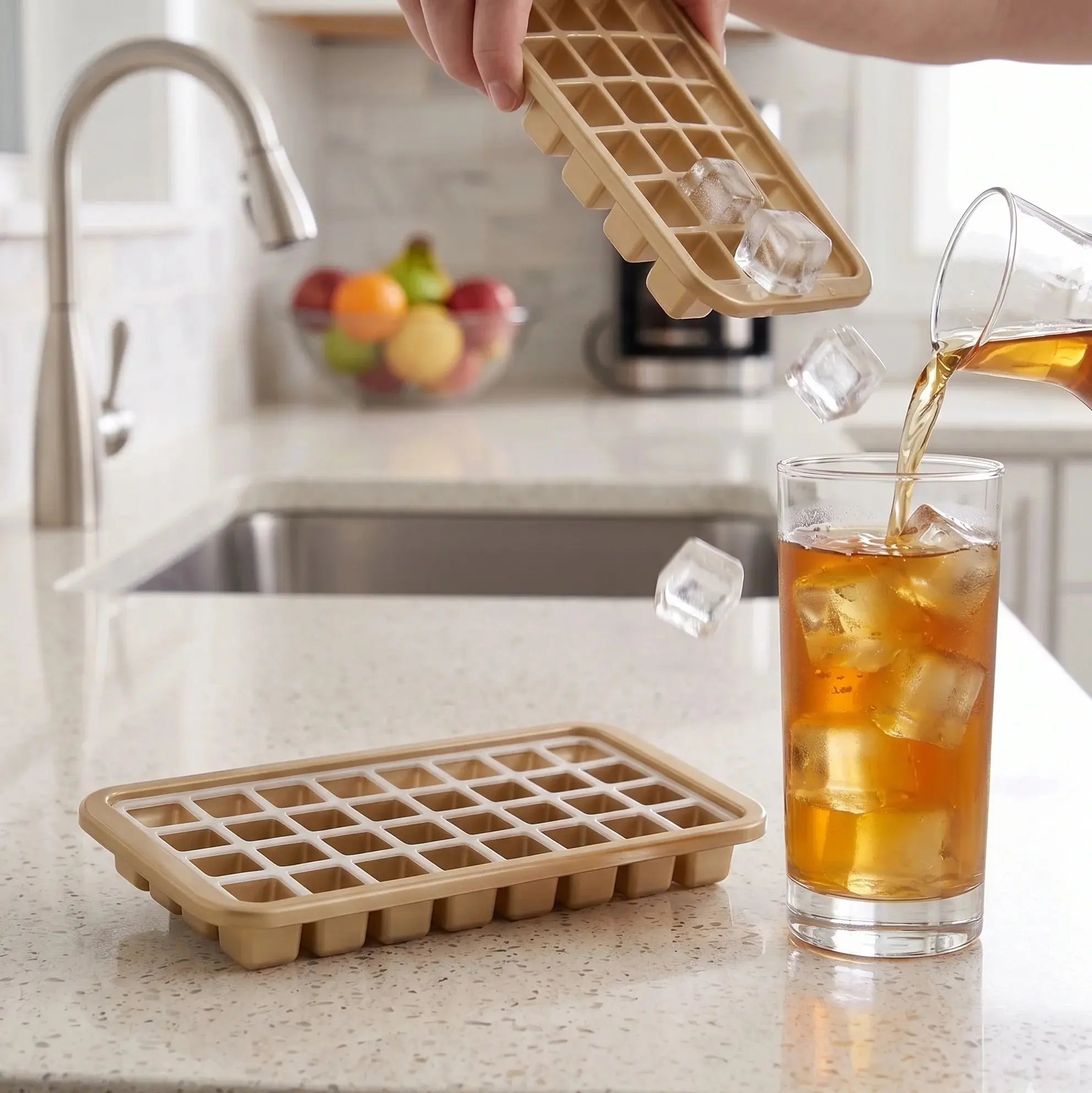 Ice Cube Tray with Spill-Resistant Lid Scrollcart Qatar 