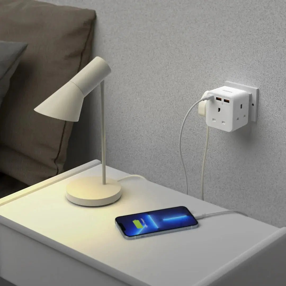 MOMAX One Plug 3-Outlet Cube Extension Socket with USB