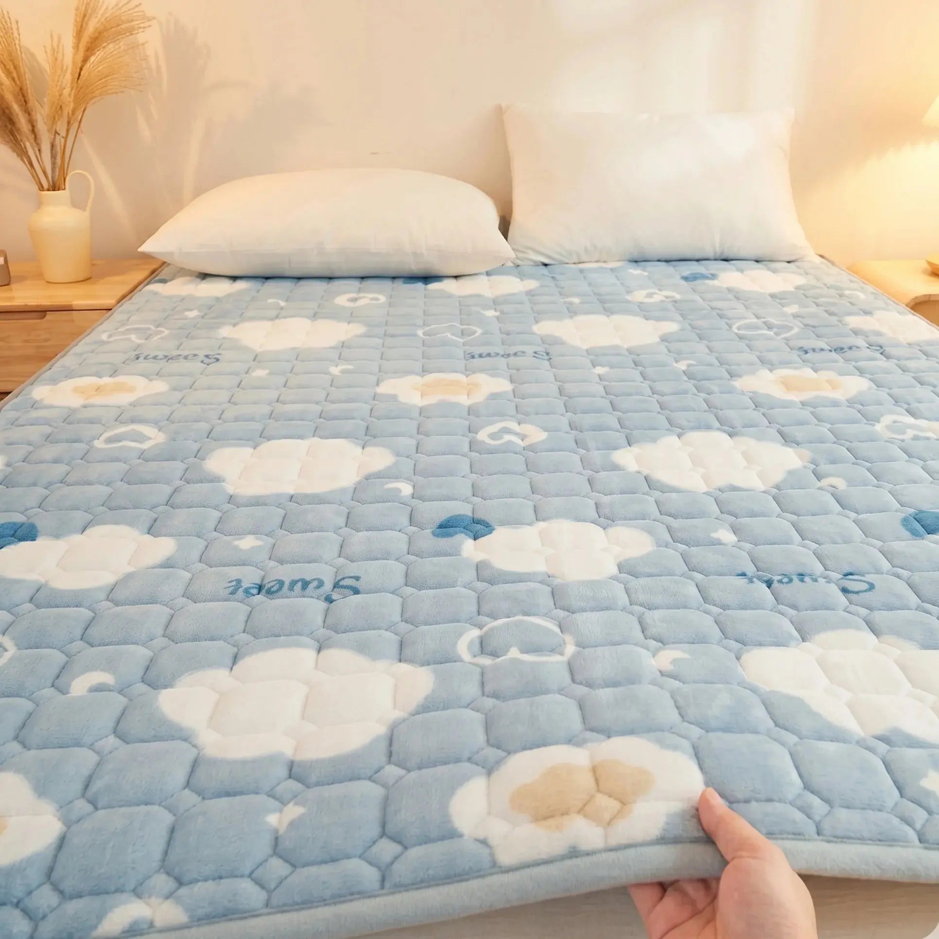 Ultra soft Mattress Topper Cover - Bed sheet Protector with 4 Side Elastic Strap Scrollcart Qatar 