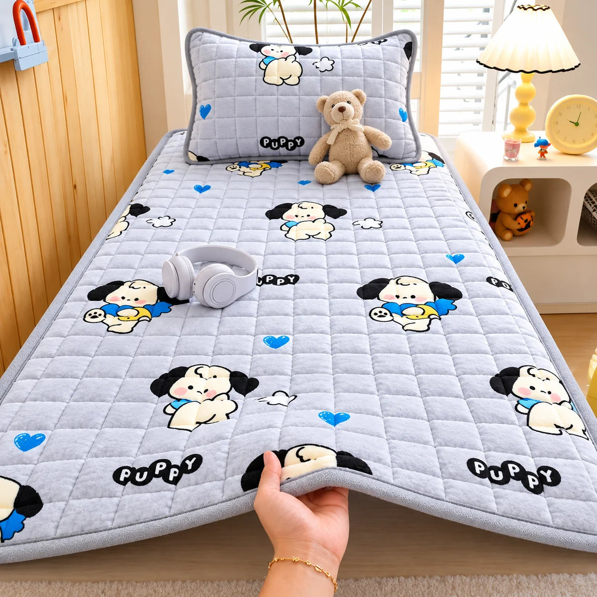 Mattress Topper Cover – Waterproof Bed Sheet Protector with 4-Side Elastic Strap