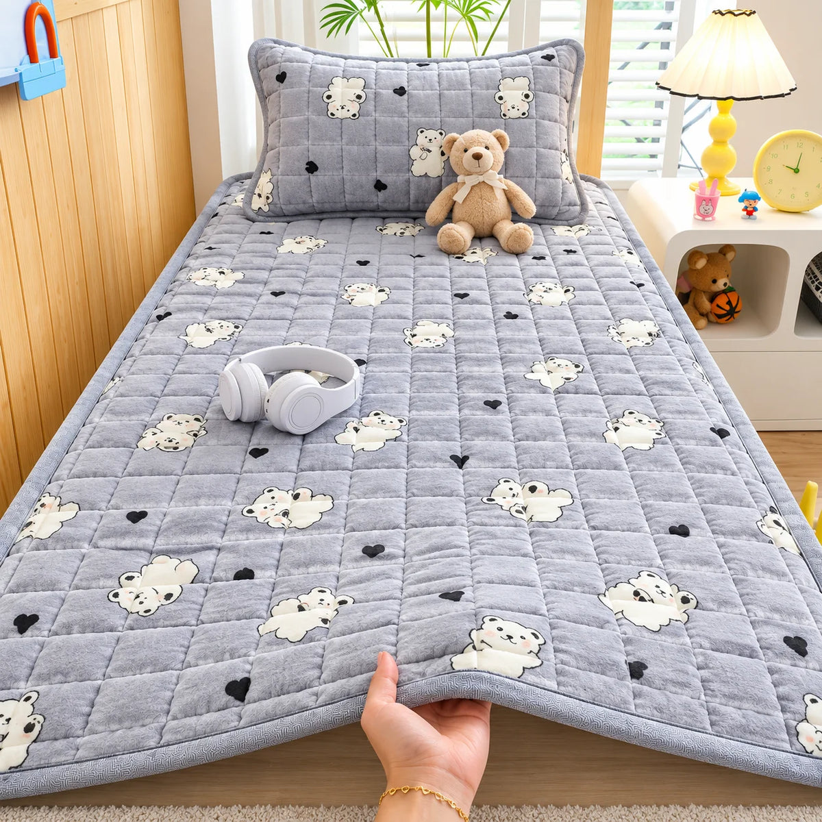 Mattress Topper Cover – Waterproof Bed Sheet Protector with 4-Side Elastic Strap